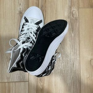 Converse chuck Taylor high tops black and white